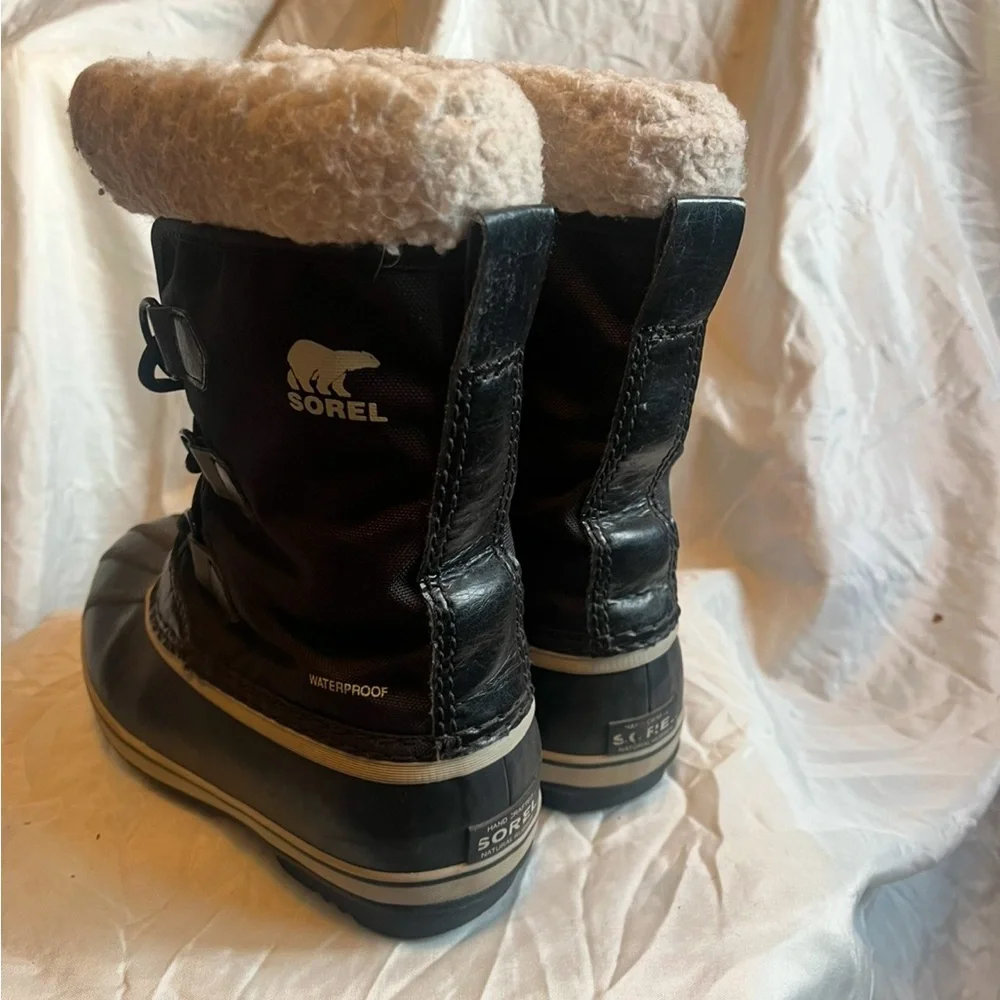 COPY - SORELS kids EUC. Removable inner insulated liners. Size 3 (US), 34 (EU)